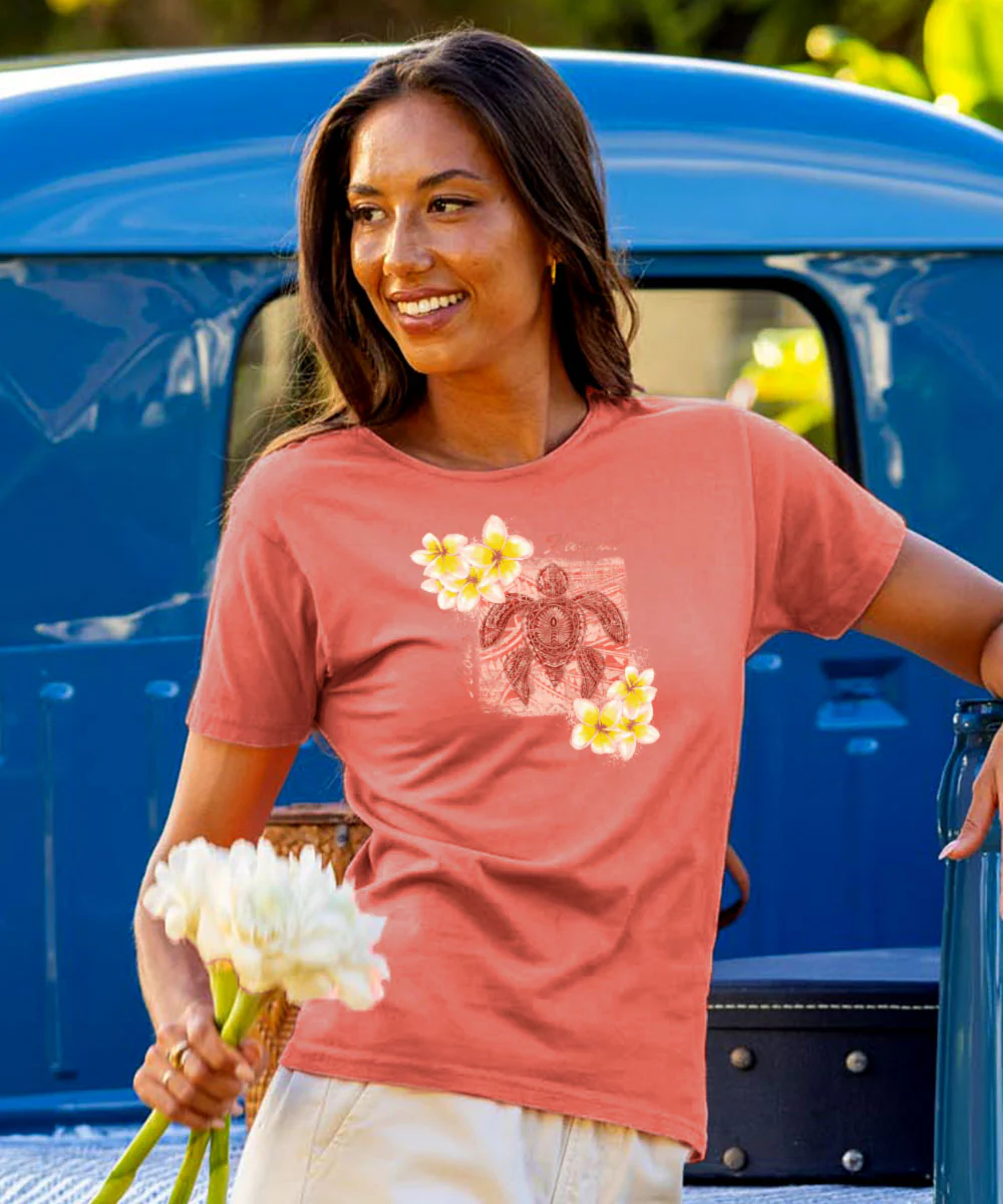 Aloha Hawaii Honu - Coral Short Sleeve Scoop Neck T-Shirt - Image 2