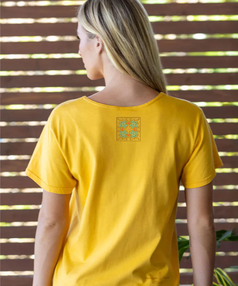 Tropical Reef Honu Quilt - Pineapple Dyed Short Sleeve Scoop Neck T-Shirt - Image 3