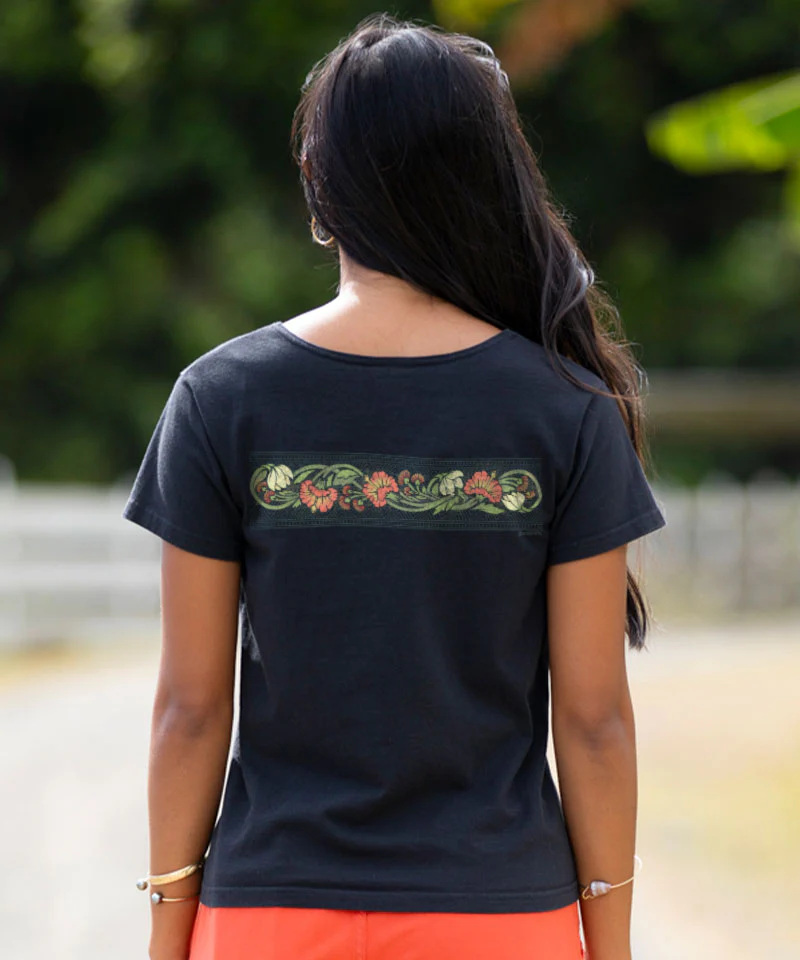 Winding Hibiscus - Black Short Sleeve Scoop Neck T-Shirt - Image 3